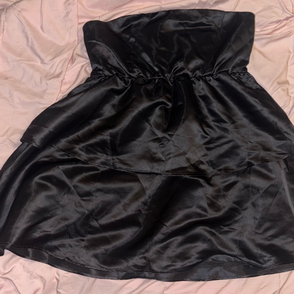 Elegant Black Strapless Dress